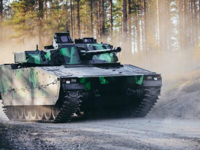 BAE Systems Hägglunds visar upp CV90 med Saabs eldledningssystem